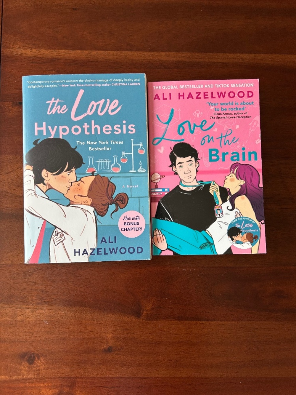 Ali Hazelwood 2-Book Bundle: The Love Hypothesis & Love on the Brain